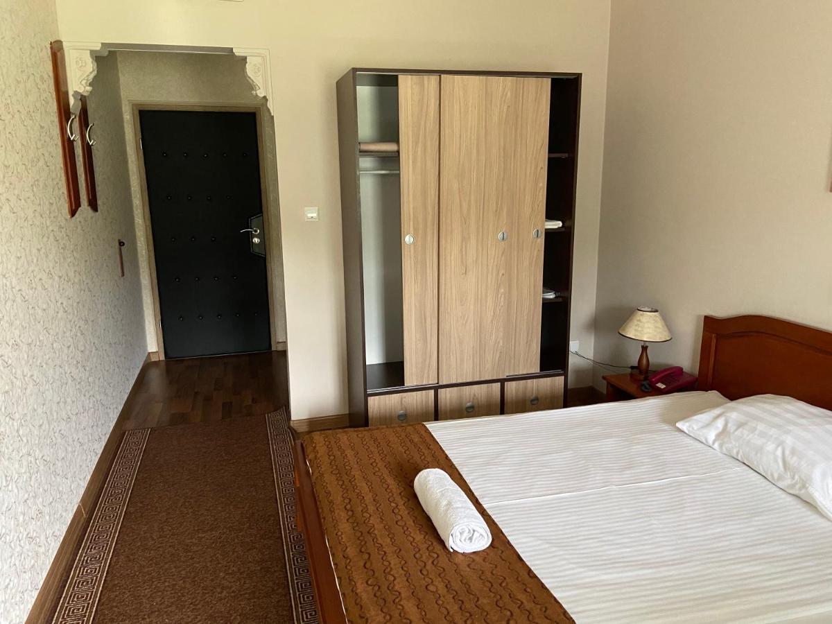 Hotel Milenium Lukavac Buitenkant foto