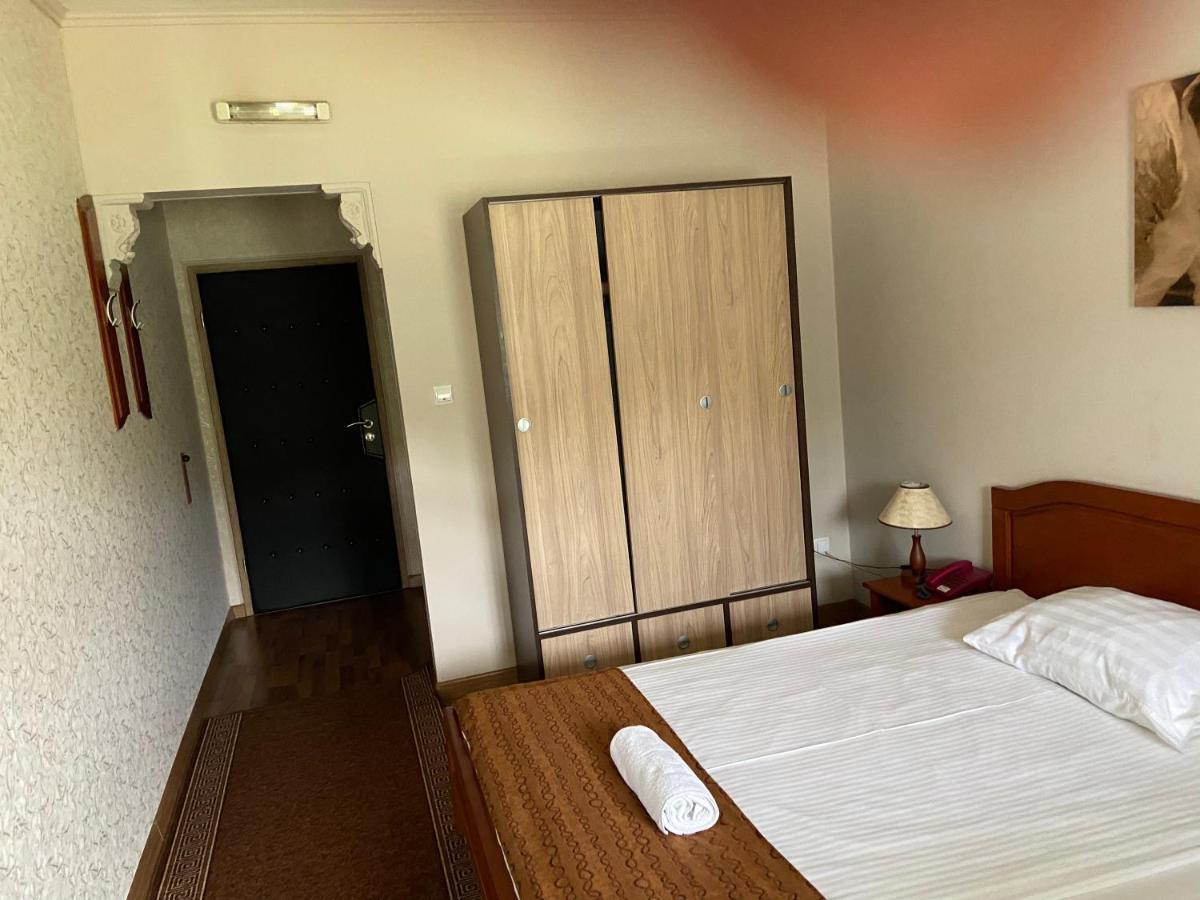 Hotel Milenium Lukavac Buitenkant foto