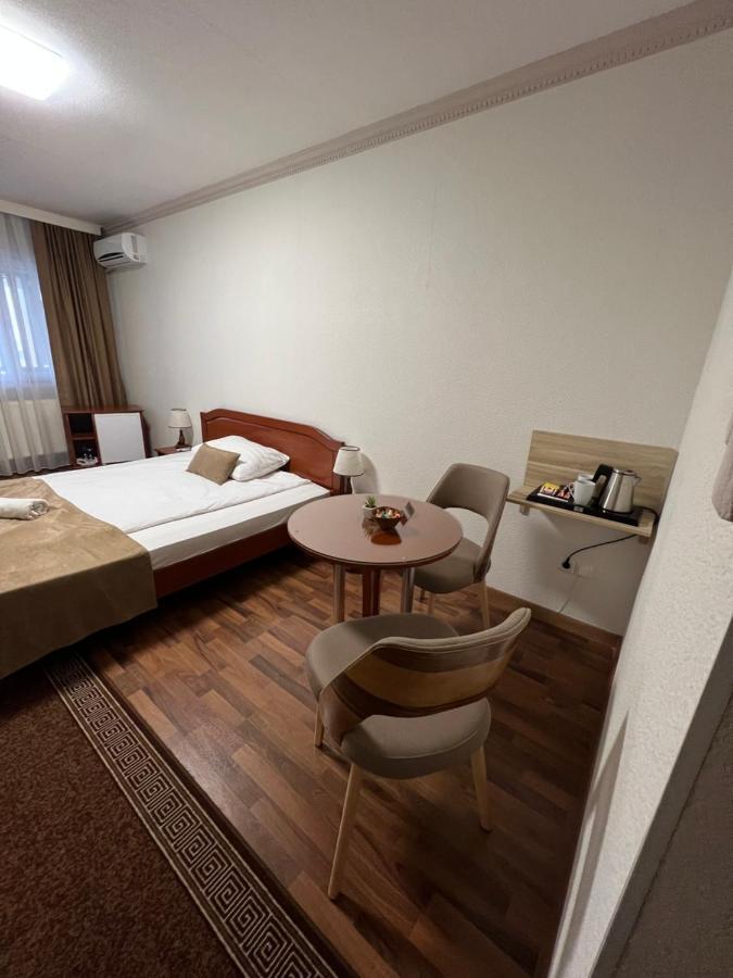 Hotel Milenium Lukavac Buitenkant foto