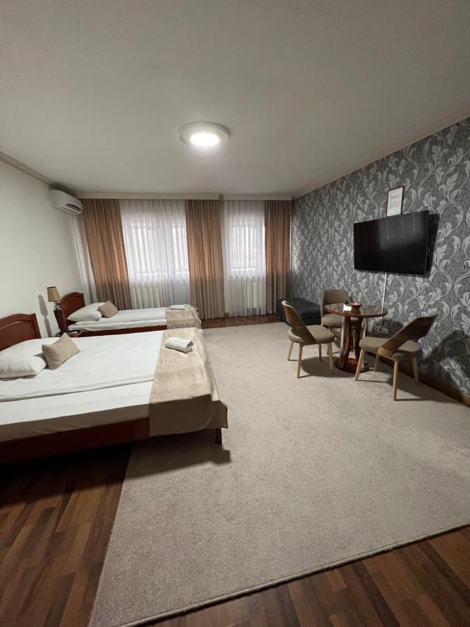 Hotel Milenium Lukavac Buitenkant foto