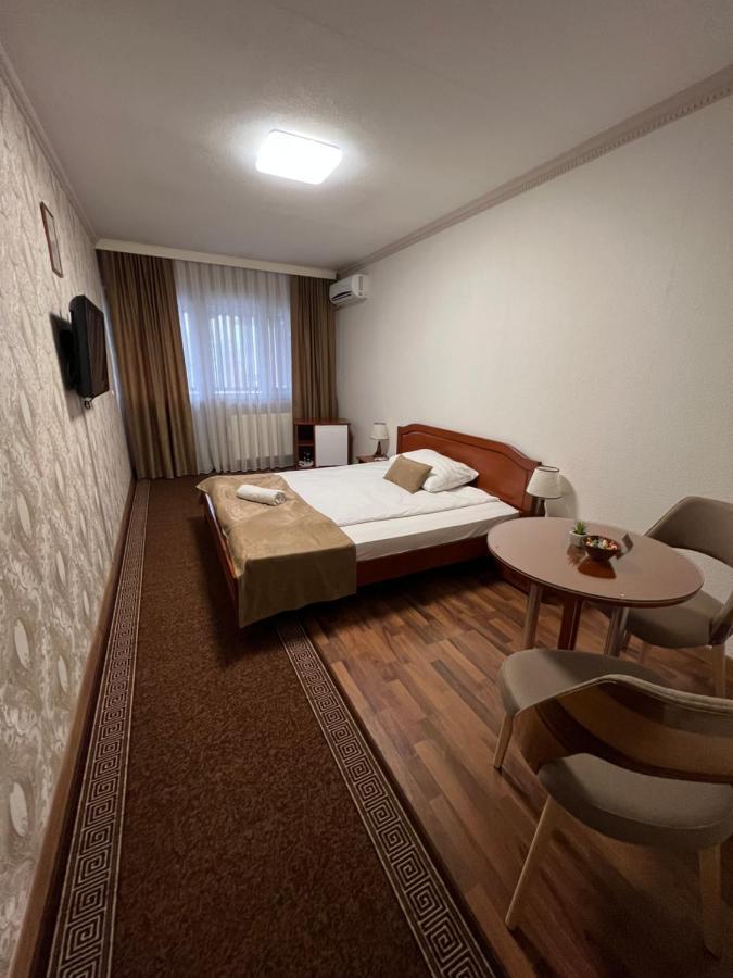 Hotel Milenium Lukavac Buitenkant foto