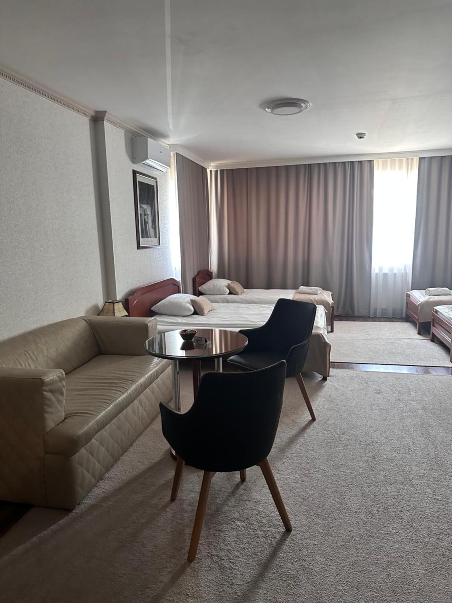 Hotel Milenium Lukavac Buitenkant foto
