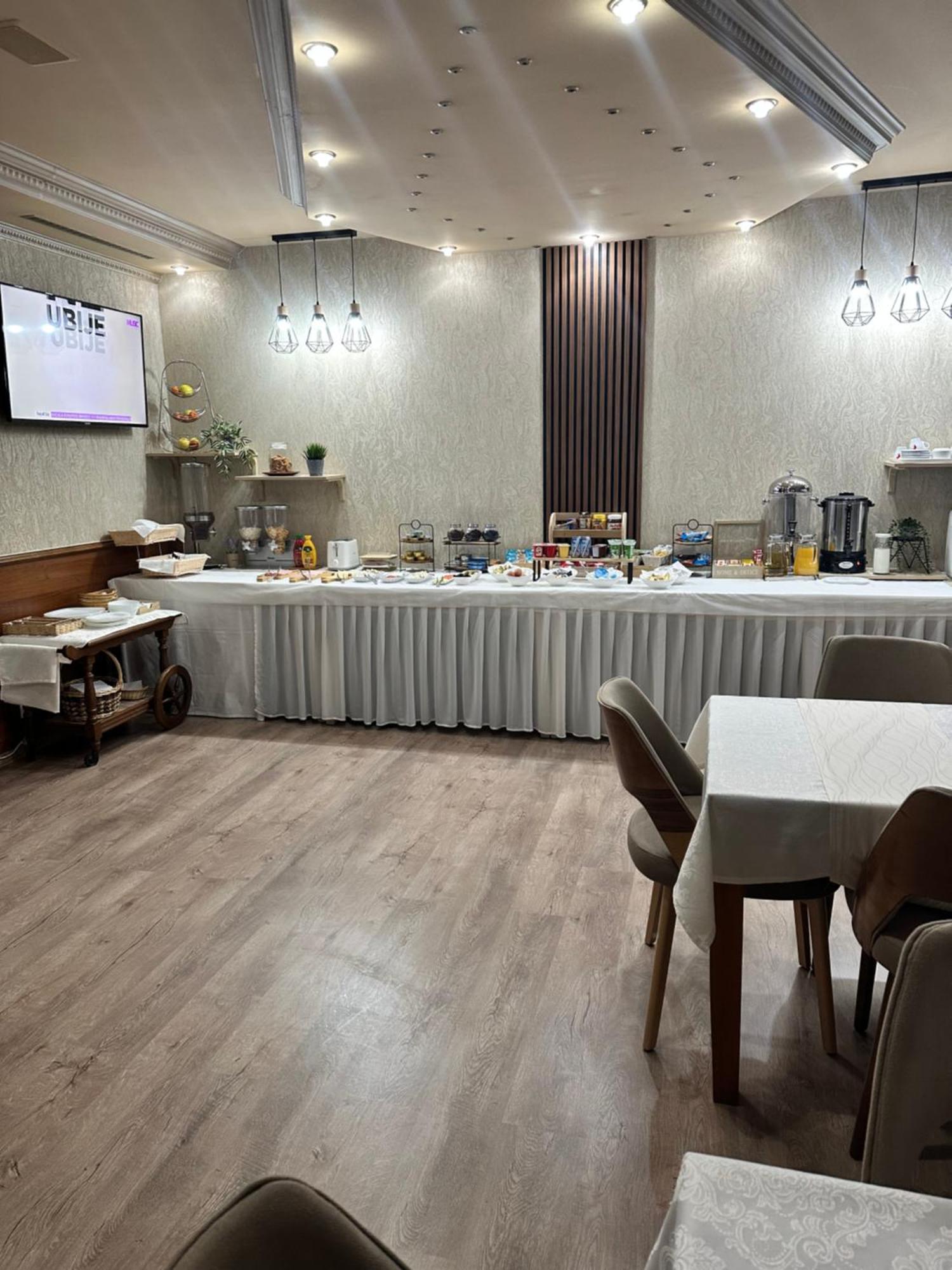 Hotel Milenium Lukavac Buitenkant foto