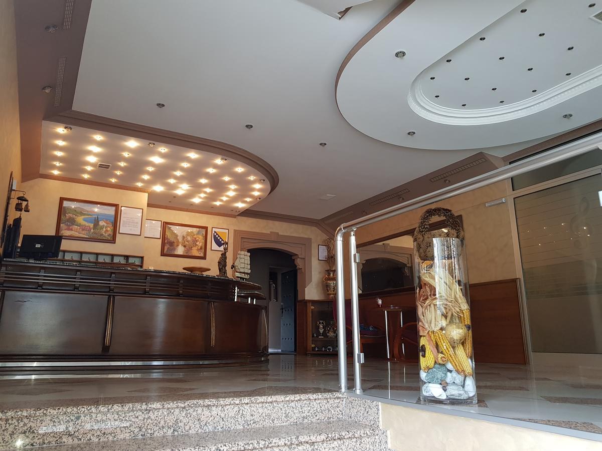 Hotel Milenium Lukavac Buitenkant foto