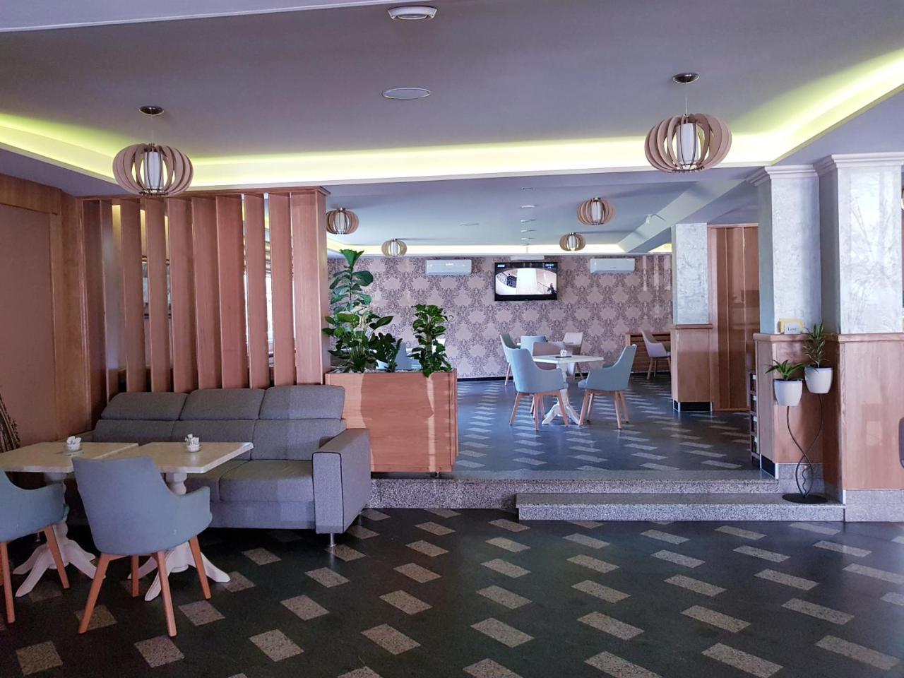 Hotel Milenium Lukavac Buitenkant foto